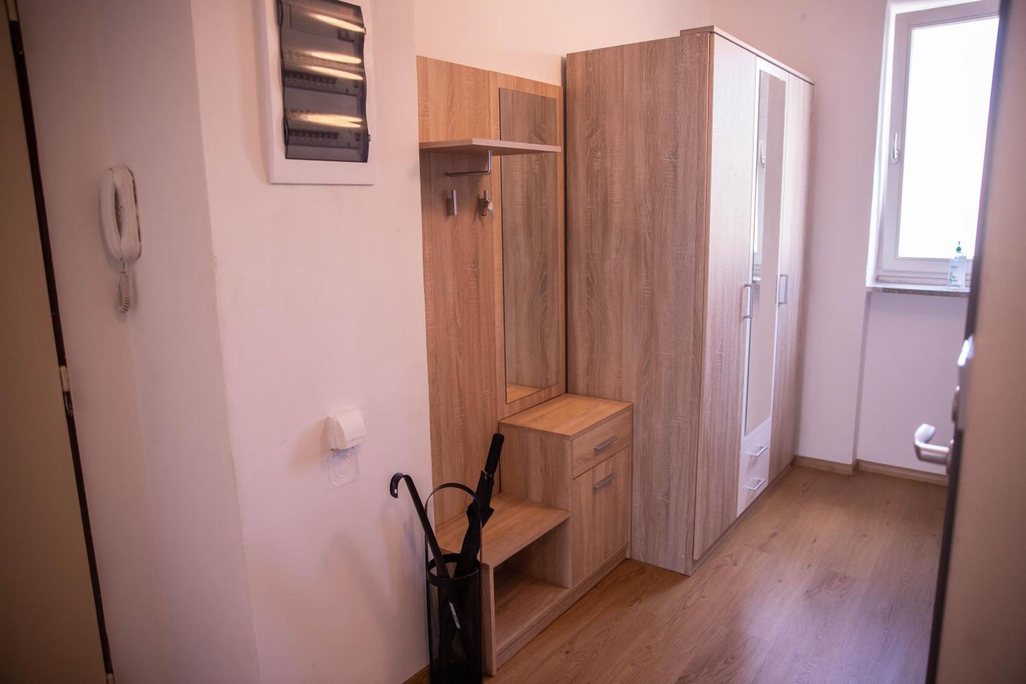 Prostorny Byt V Centru U Reky, 2 Loznice, Balkon Hradec Kralove Exterior foto